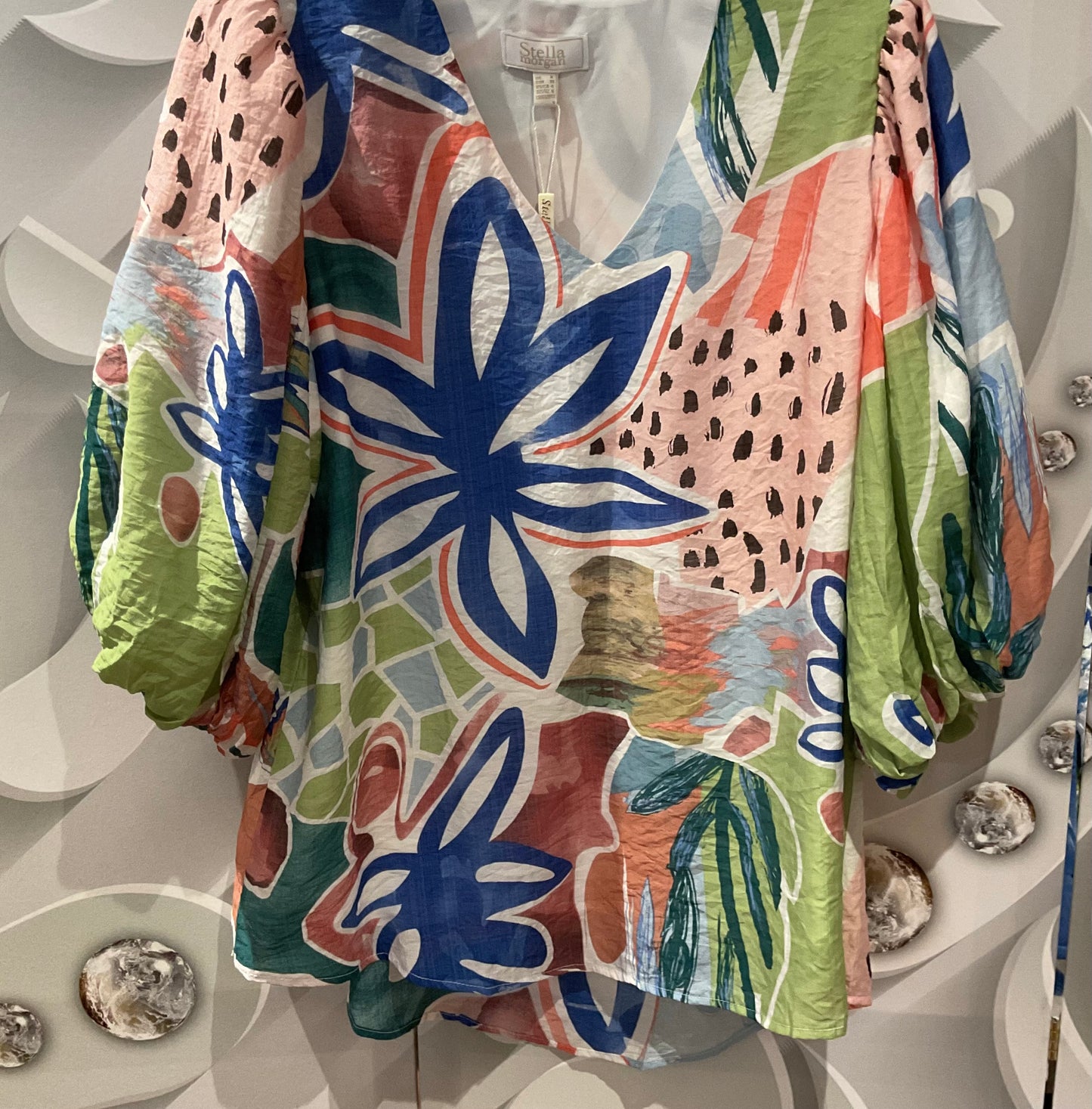 Blouse with bubble sleeves