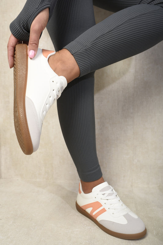 Low Top Lace-Up Trainers