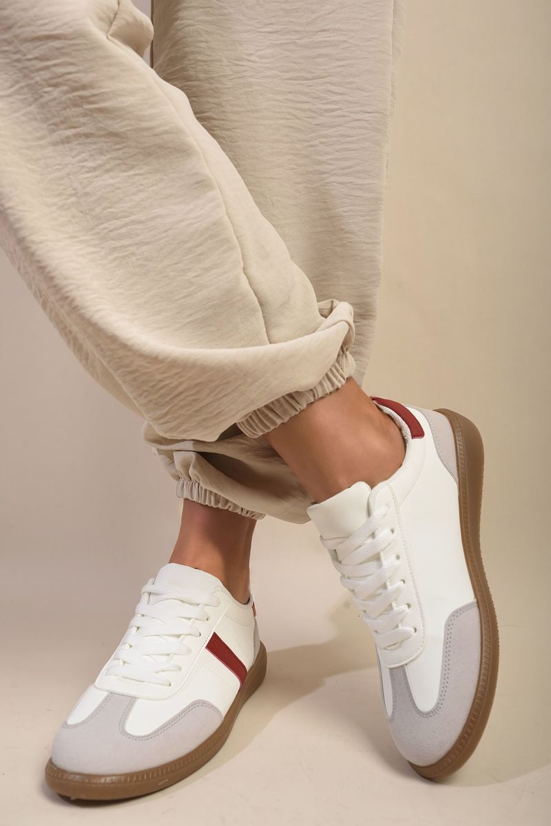 Low Top Lace-Up Trainers